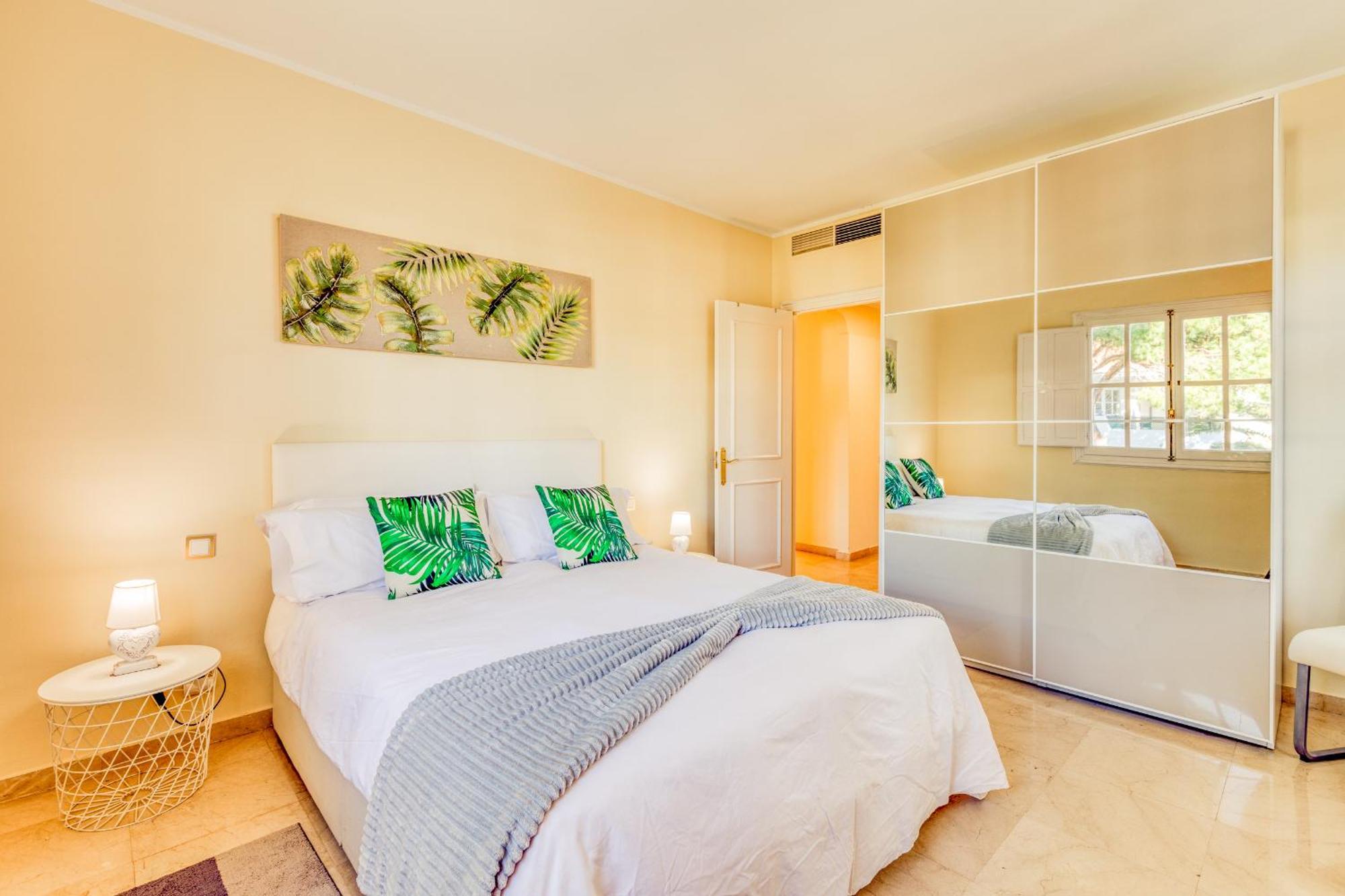 Апартаменты Life El Presidente Penthouse Pool View Эстепона Экстерьер фото
