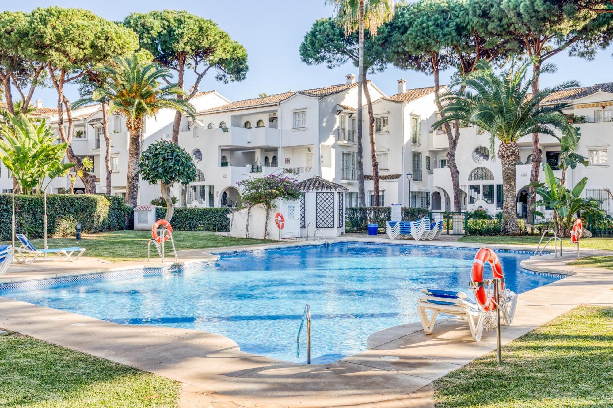 Апартаменты Life El Presidente Penthouse Pool View Эстепона Экстерьер фото